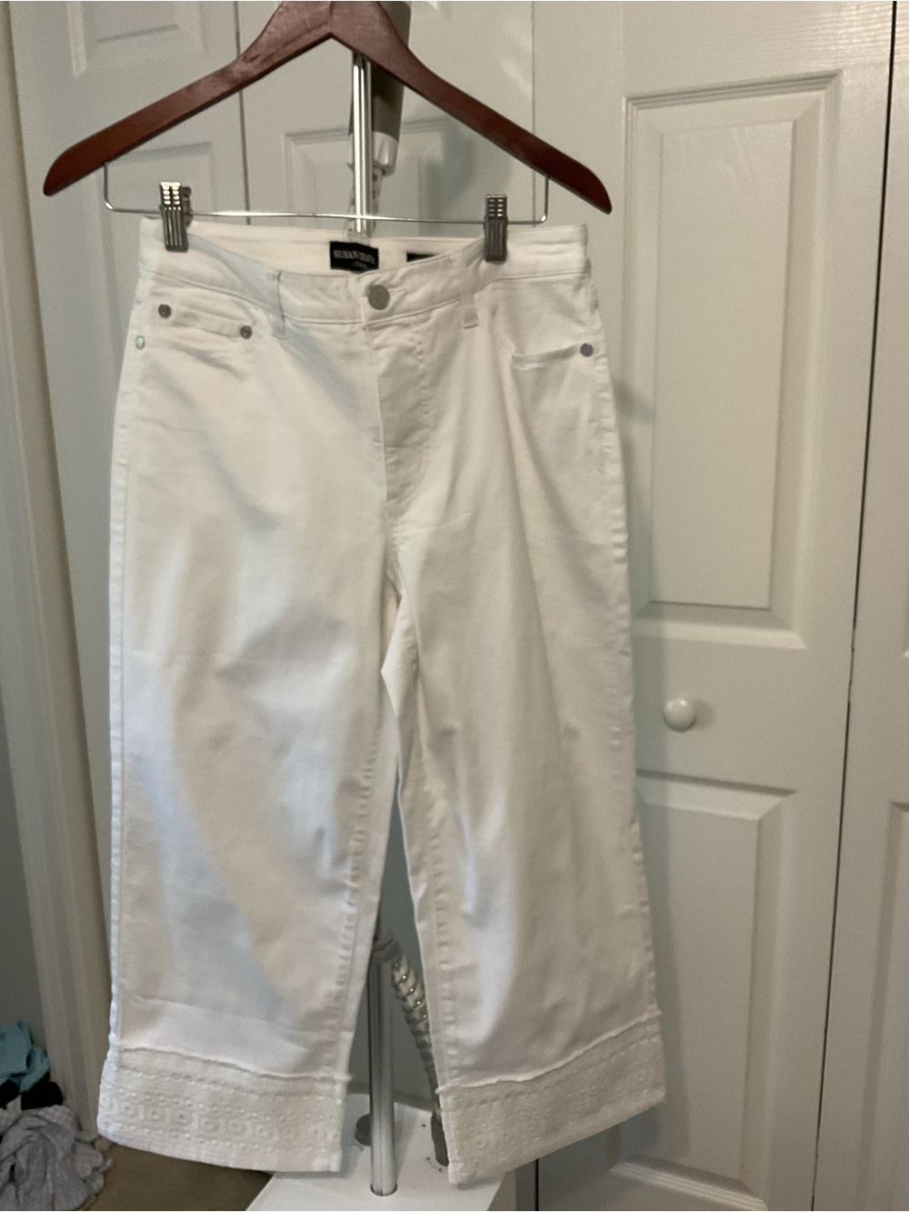 Susan Graver White Cropped Eyelet Hem Pants